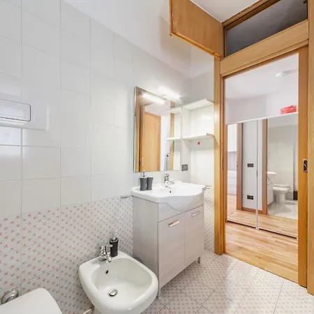 Cozy Apt - Private Parking & Terrace Apartamento Milão