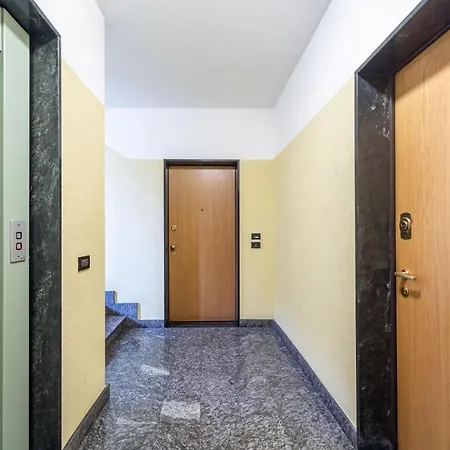 Apartamento Cozy Apt - Private Parking & Terrace Milão