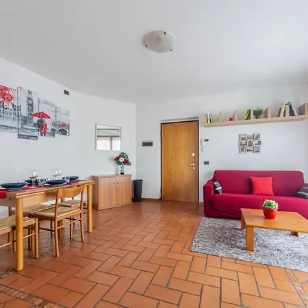 Cozy Apt - Private Parking & Terrace ミラノ